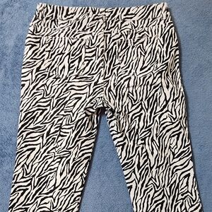 Chicos Platinum Jeans Women's 2.5 35x22 Cropped Zebra Black White Stretch